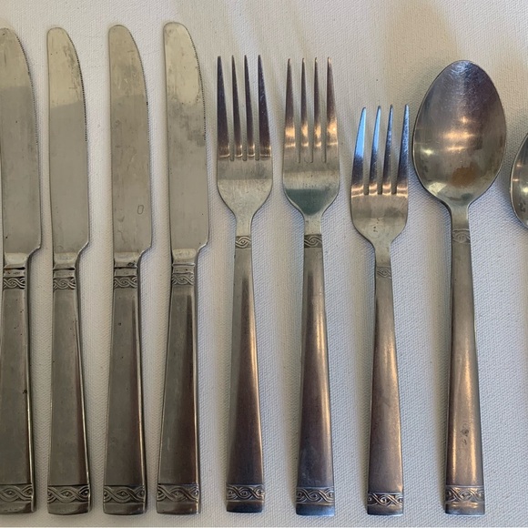 Cambridge Stainless Flatware Danielle Dinner Forks Knives Spoons Set of 12 Pcs - Picture 5 of 16